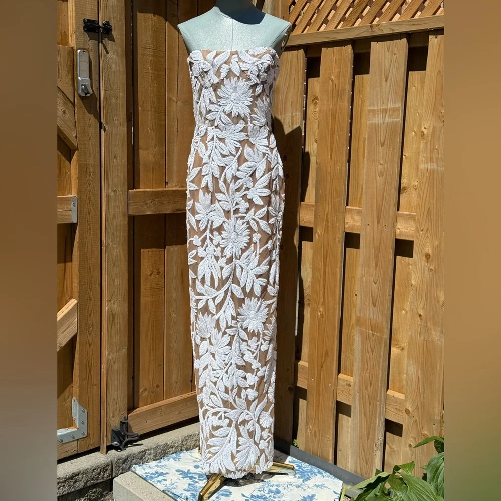 🆕 BRONX & BANCO 🧿 NWOT Dahlia Gown, White Sequin Floral Gown - Sz L US 8